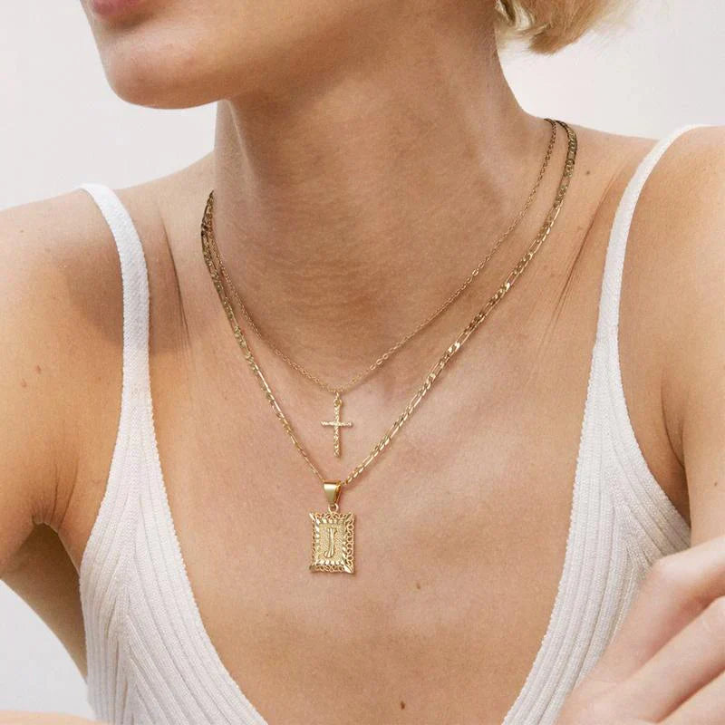 Conjunto de Collares de Oro con Inicial y Cruz