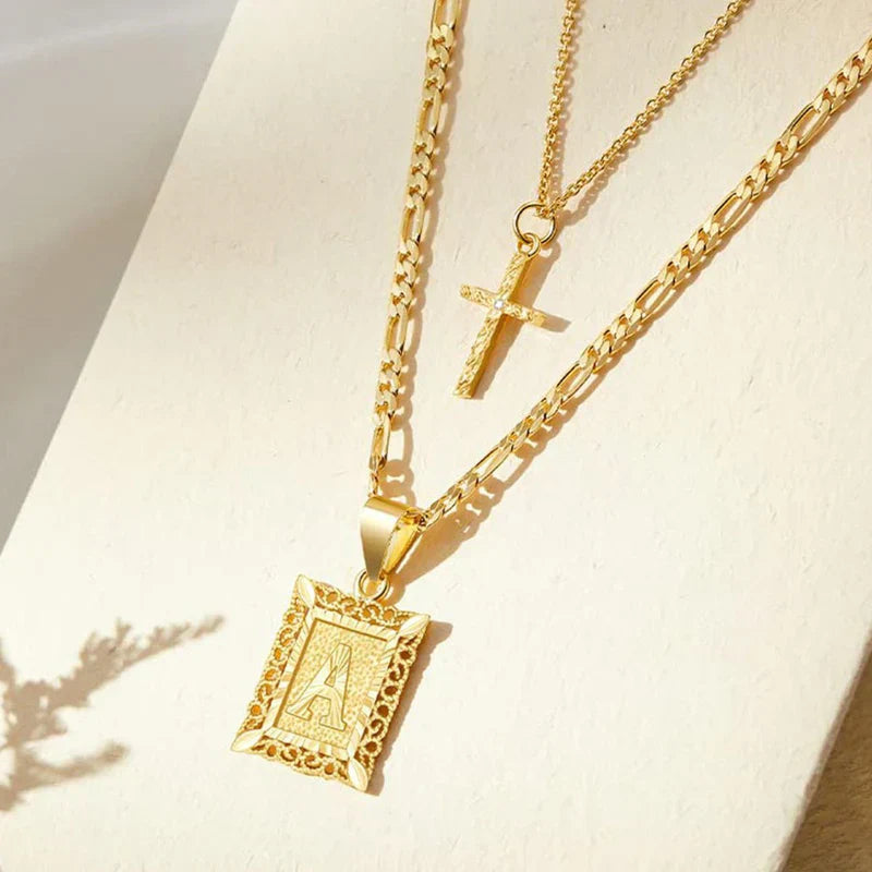 Conjunto de Collares de Oro con Inicial y Cruz