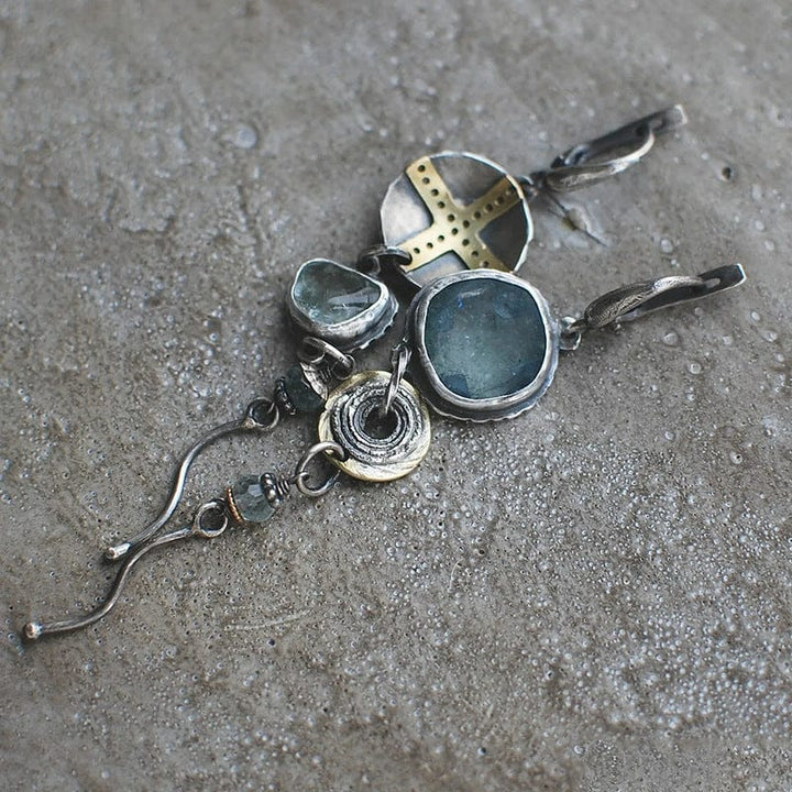 Pendientes «antiguos» con piedras azules y cruz
