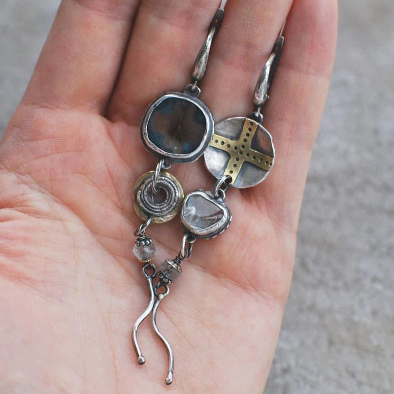 Pendientes «antiguos» con piedras azules y cruz