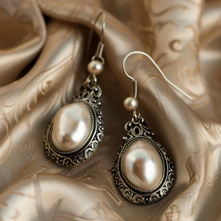 Pendientes de perlas incrustadas con plata en forma de gota de agua