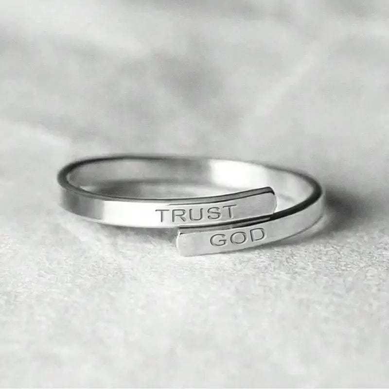 ANILLO GRABADO EN PLATA "CONFIAR EN DIOS" - (AJUSTABLE)