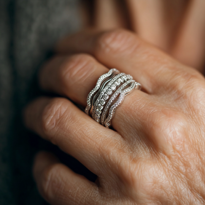 Anillo vintage con circonita en capas