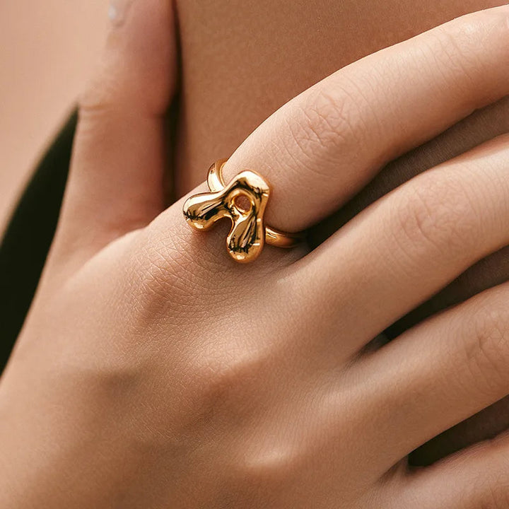 Anillo de Oro con Letra Personalizada en Burbuja (Ajustable)