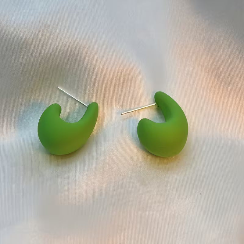 Pendientes en C elegantes y minimalistas