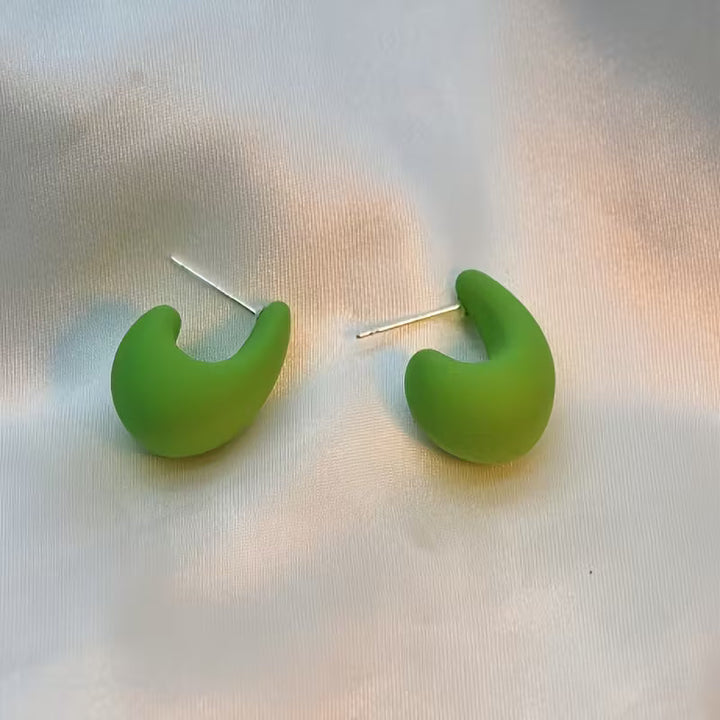 Pendientes en C elegantes y minimalistas