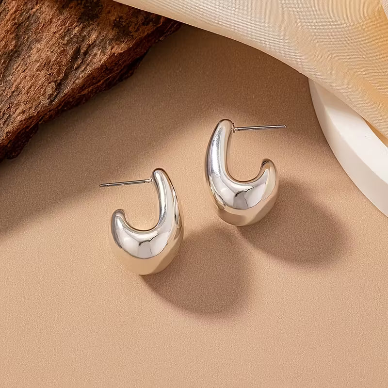 Pendientes en C elegantes y minimalistas