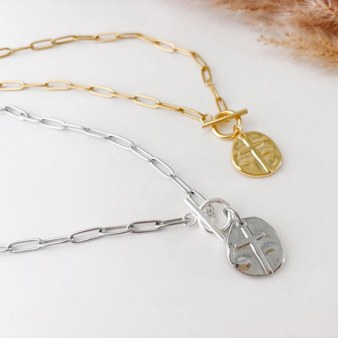 COLLAR DE MONEDA CRUZ CON ESTILO DE CLIP DE PAPEL