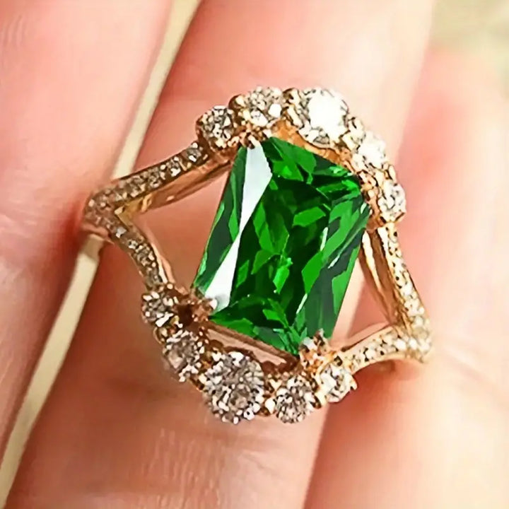 Anillo Elegante con Esmeralda