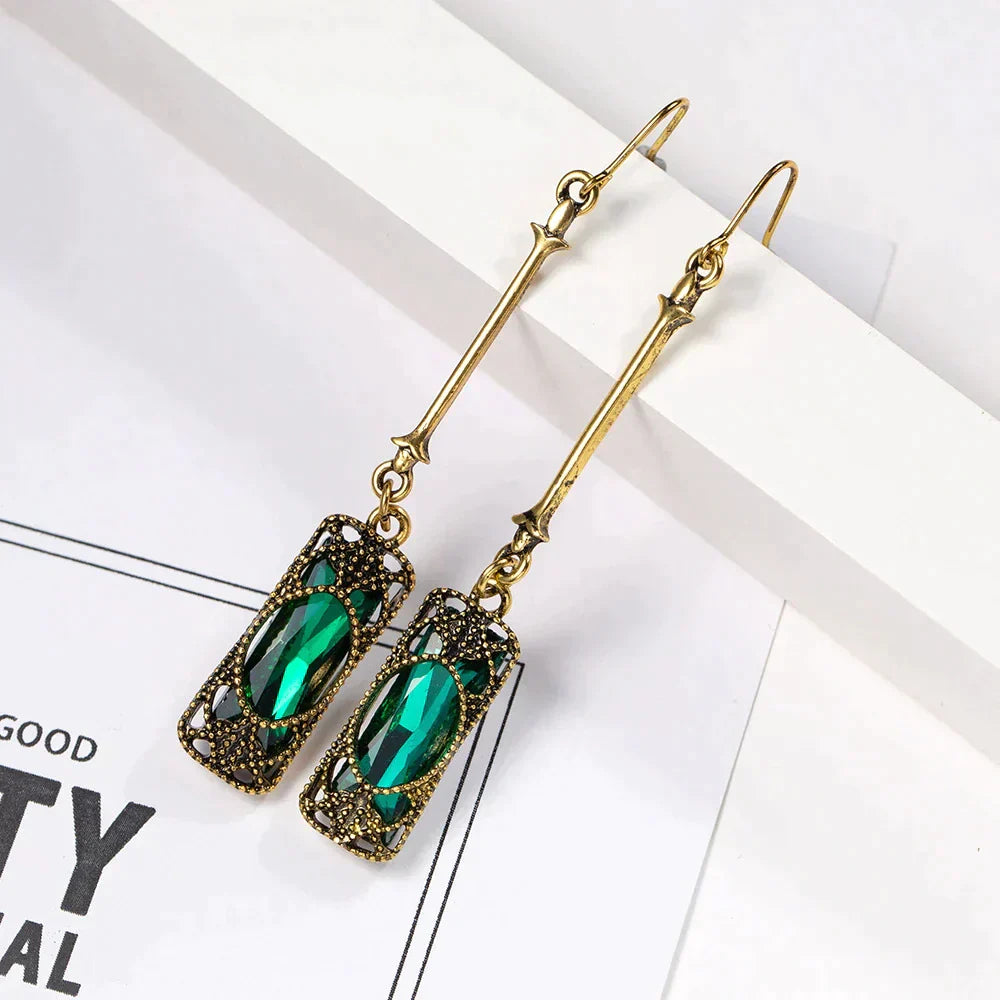 Pendientes dorados con colgante verde