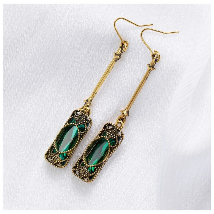 Pendientes dorados con colgante verde