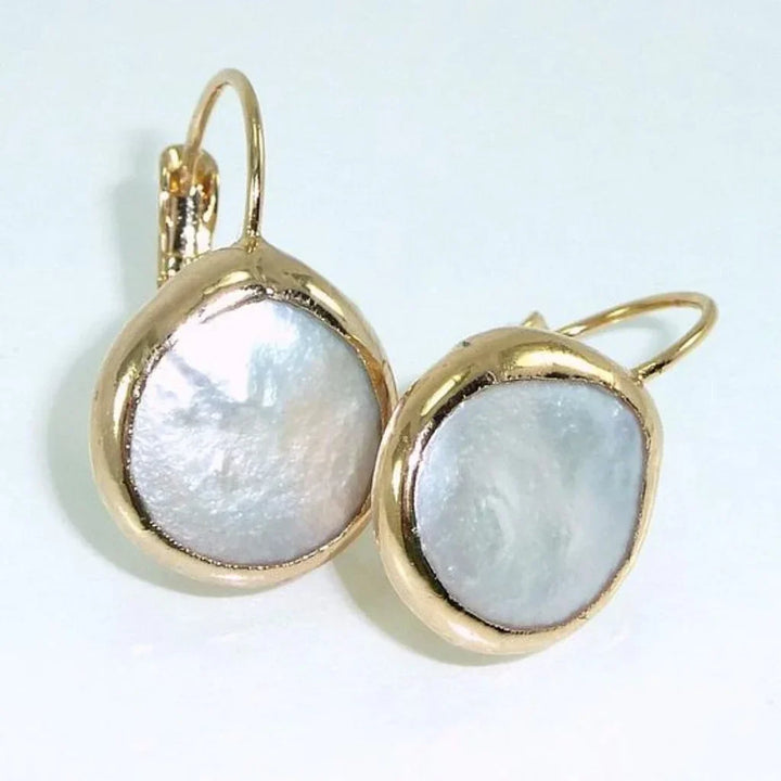 Pendientes retro dorados con piedra blanca