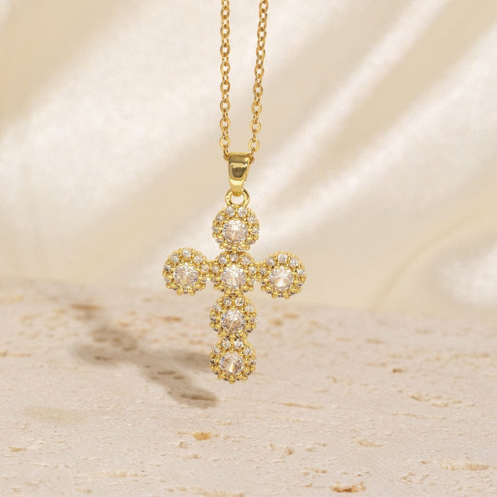 COLLARES DISEÑADOS CON CRUCES DE ZIRCONIO