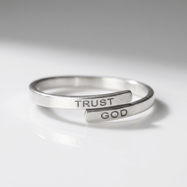 ANILLO GRABADO EN PLATA "CONFIAR EN DIOS" - (AJUSTABLE)