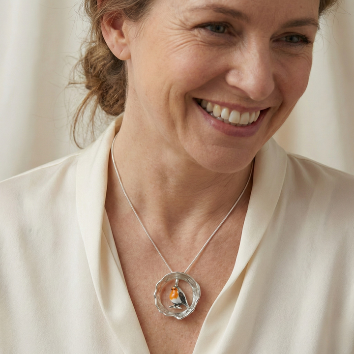 Collar Pájaro Delicado Hecho a Mano