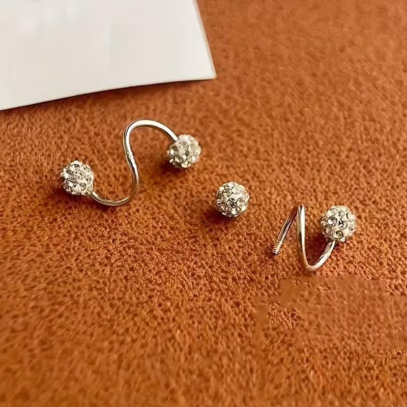 Conjunto de pendientes ligeros de lujo con esferas en espiral y pedrería