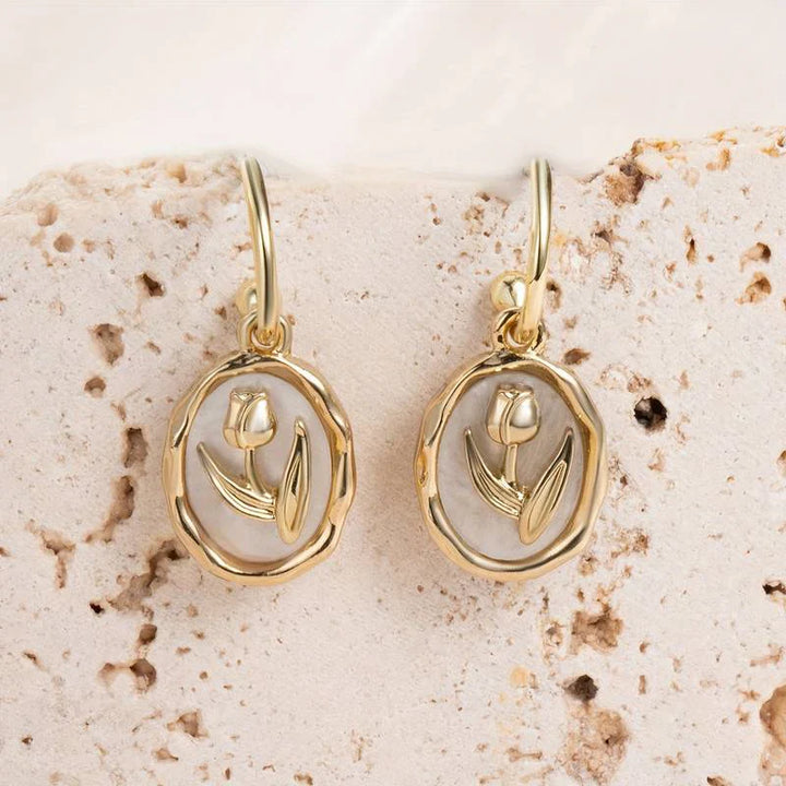 Pendientes Rosa Vintage en Blanco y Dorado