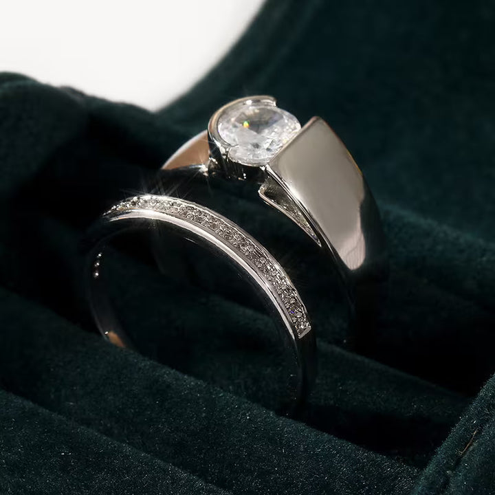 Anillo Deslumbrante de Cola de Pavo con Gran Cuadrado de Circonita
