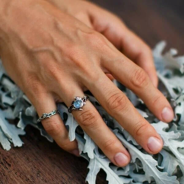 Anillo Elisabete con Piedra de Luna