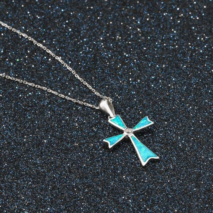 COLLAR CON PENDIENTE CRUZ AZUL TIFFANY