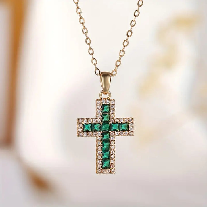Collar de oro con colgante cruz esmeralda solemne