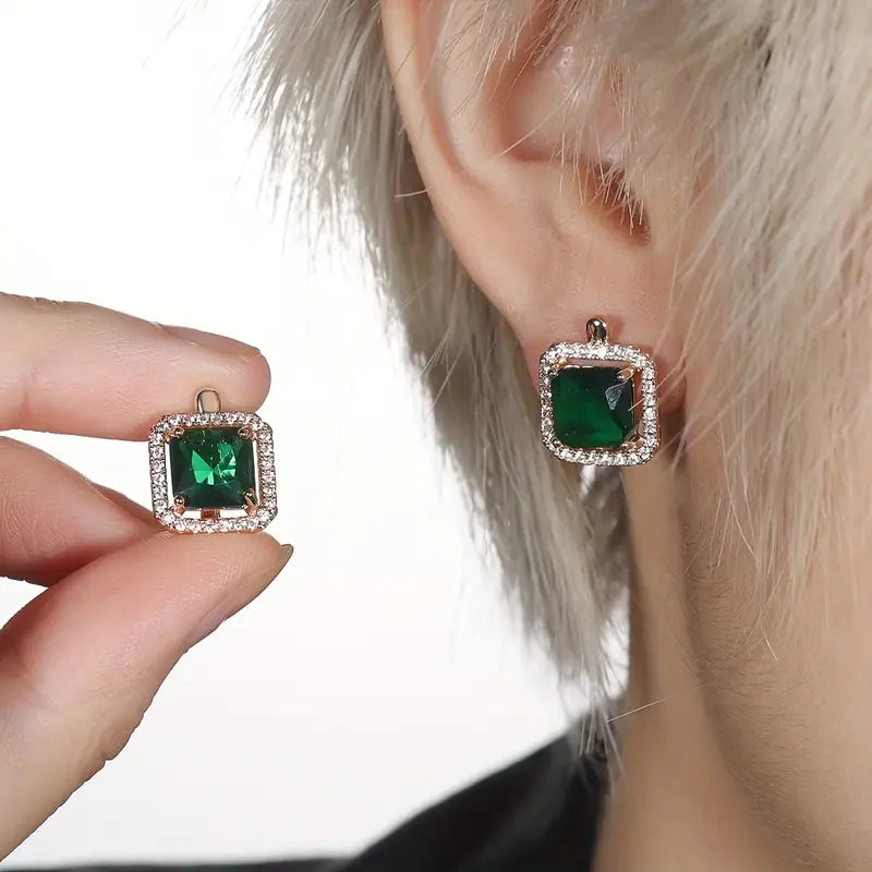 Pendientes dorados con circonita verde cuadrada