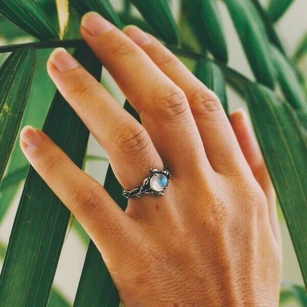Anillo Elisabete con Piedra de Luna