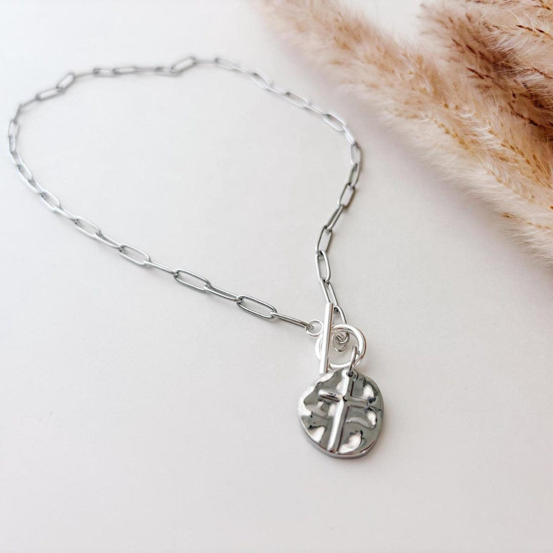 COLLAR DE MONEDA CRUZ CON ESTILO DE CLIP DE PAPEL