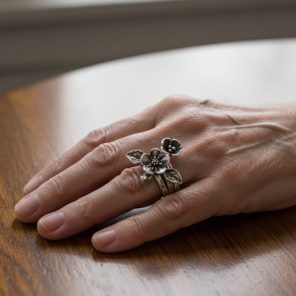Anillo vintage con capas y flor en plata