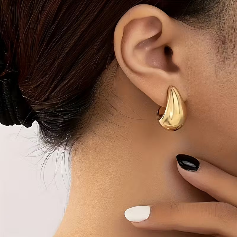 Pendientes en C elegantes y minimalistas