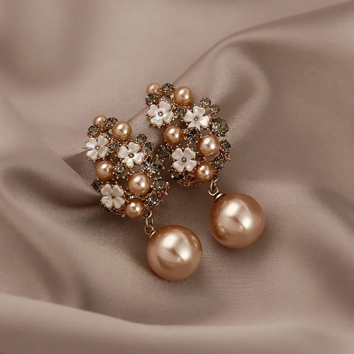 Pendientes con flores en perlas estilo francés