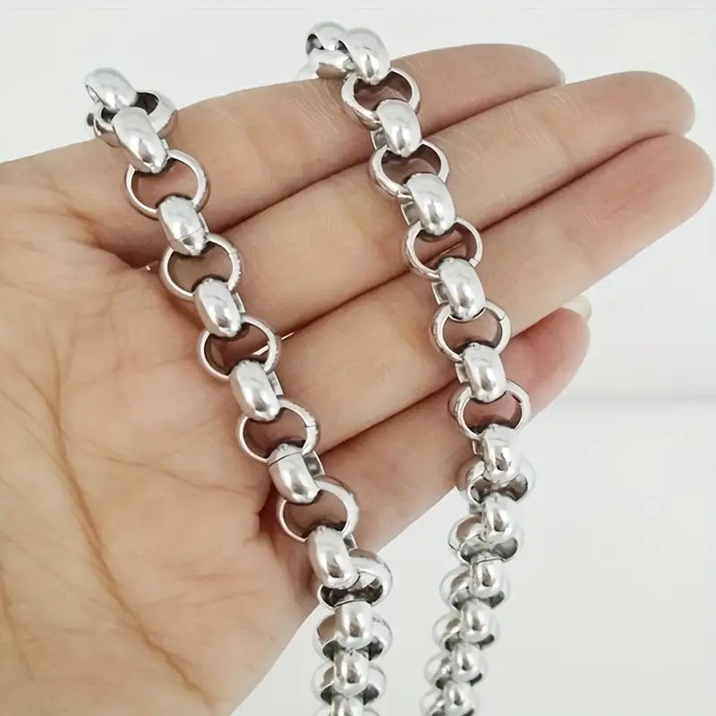 Elegante collar artesanal de acero inoxidable
