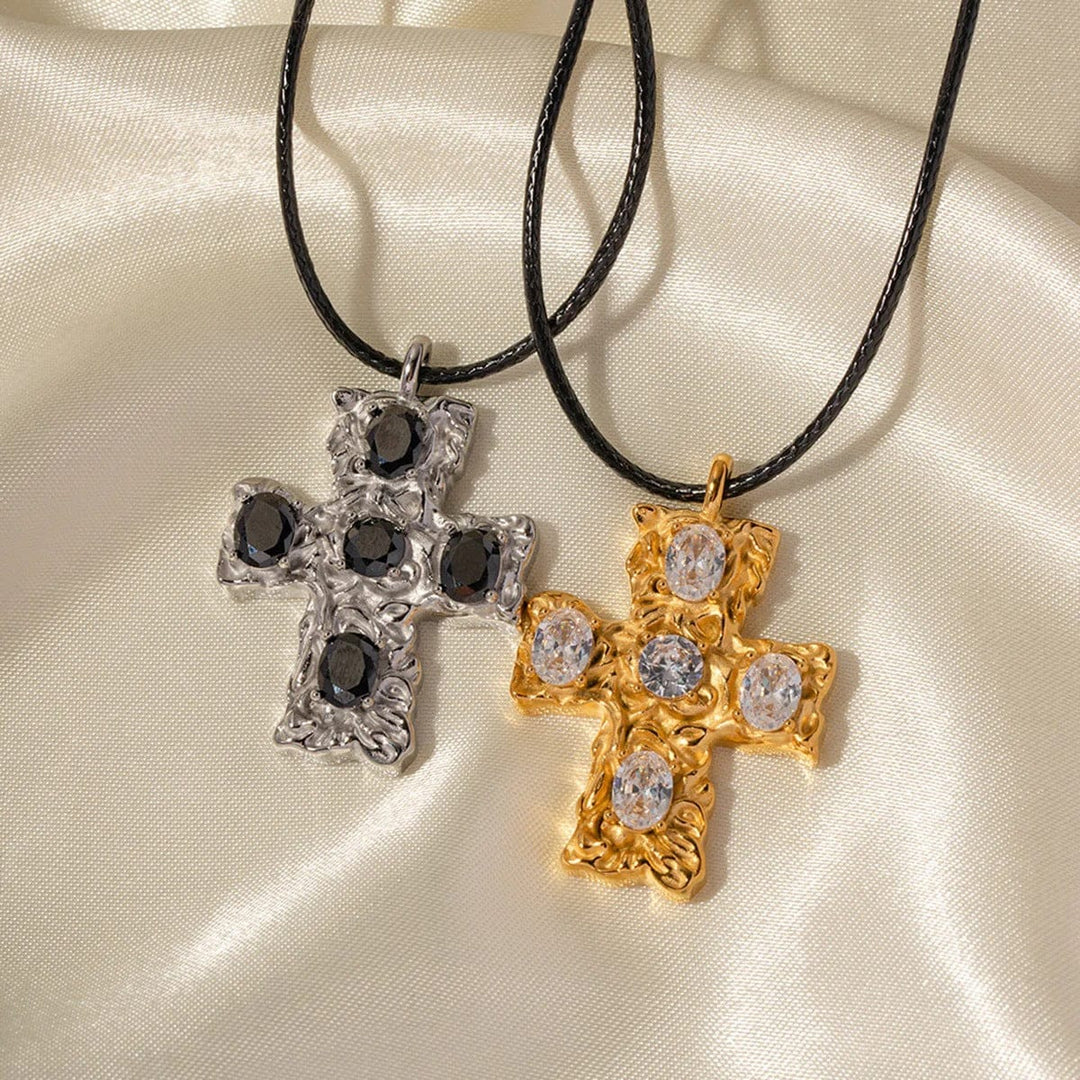 COLLAR CRUZ DE PIEDRAS NEGRAS