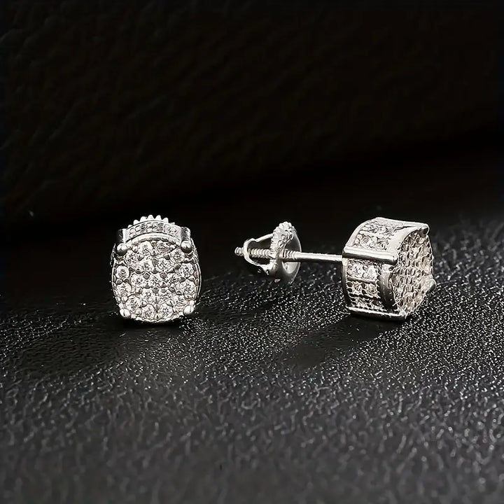 Conjunto de pendientes de circonita plateados con un diseño atrevido de ICED CHICS