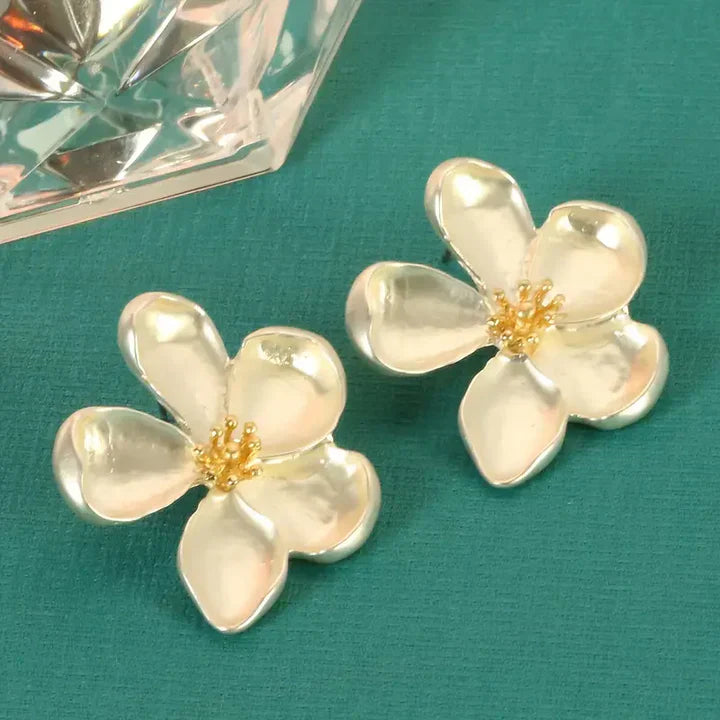 Pendientes de flor dorada