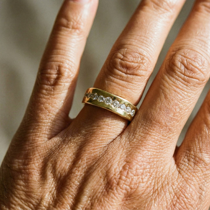 Anillo vintage de oro con circonita