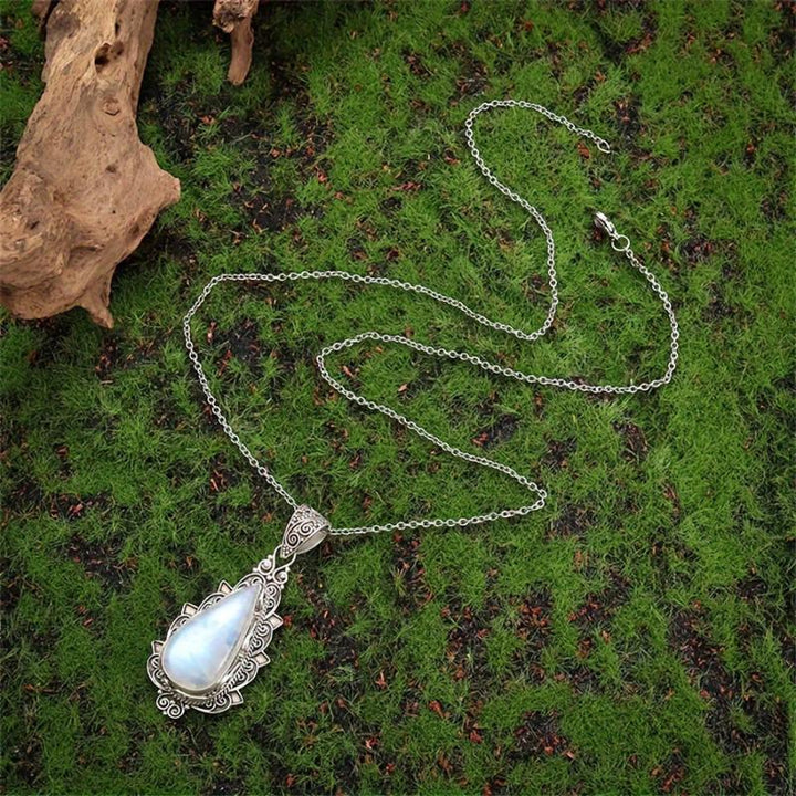 Collar con colgante vintage de piedra lunar