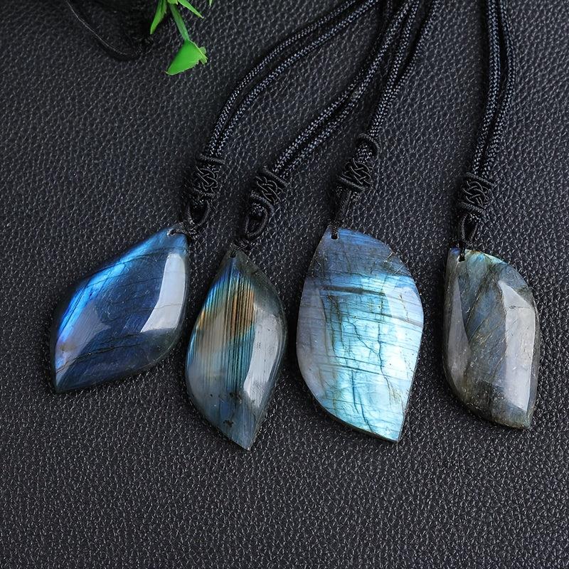 Collar de piedra lunar mágico