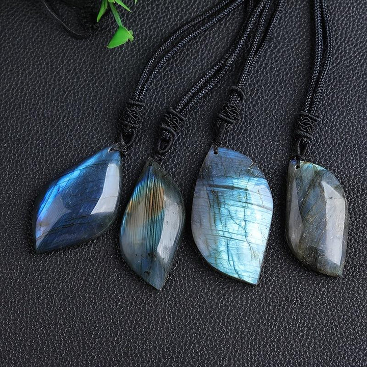 Collar de piedra lunar mágico
