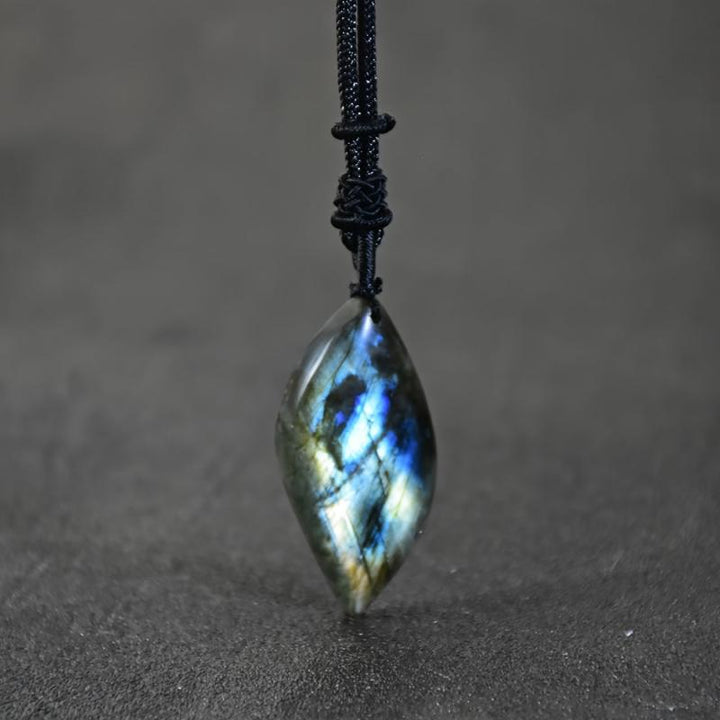 Collar de piedra lunar mágico