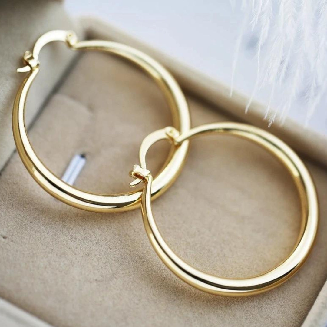 Grandes pendientes en forma de aro en oro