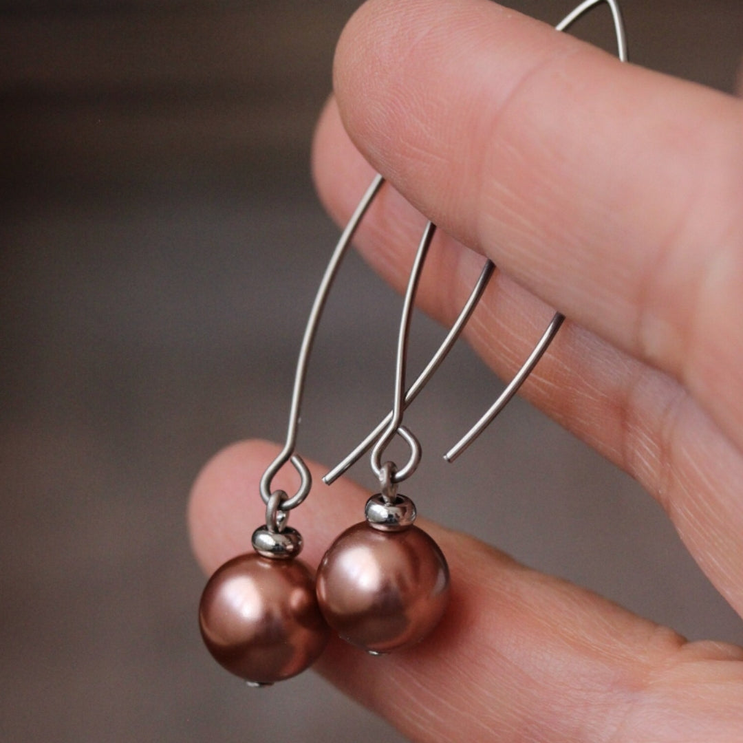 Pendientes Colgantes de Perlas Chapados en Bronce en Plata