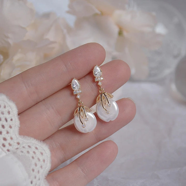 Pendientes de lujo con perlas doradas