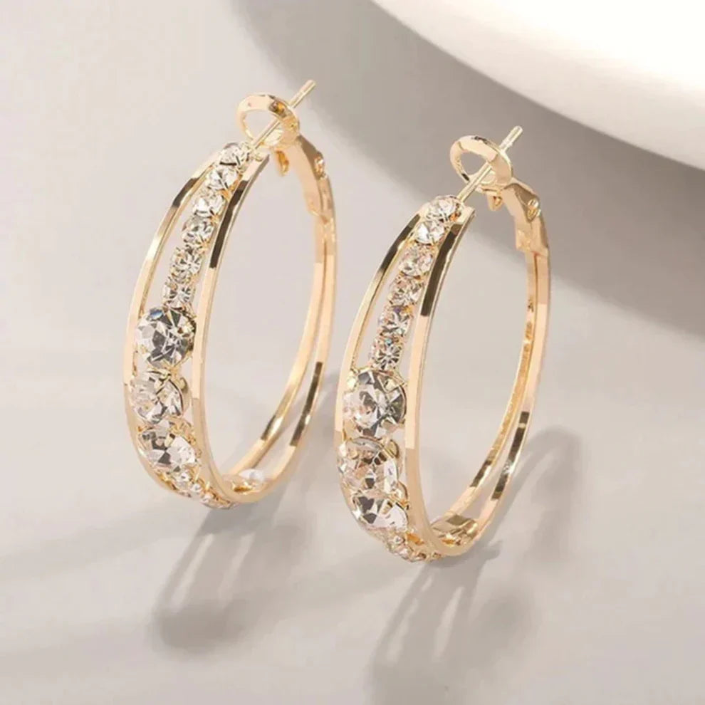 Elegantes pendientes de aro brillante
