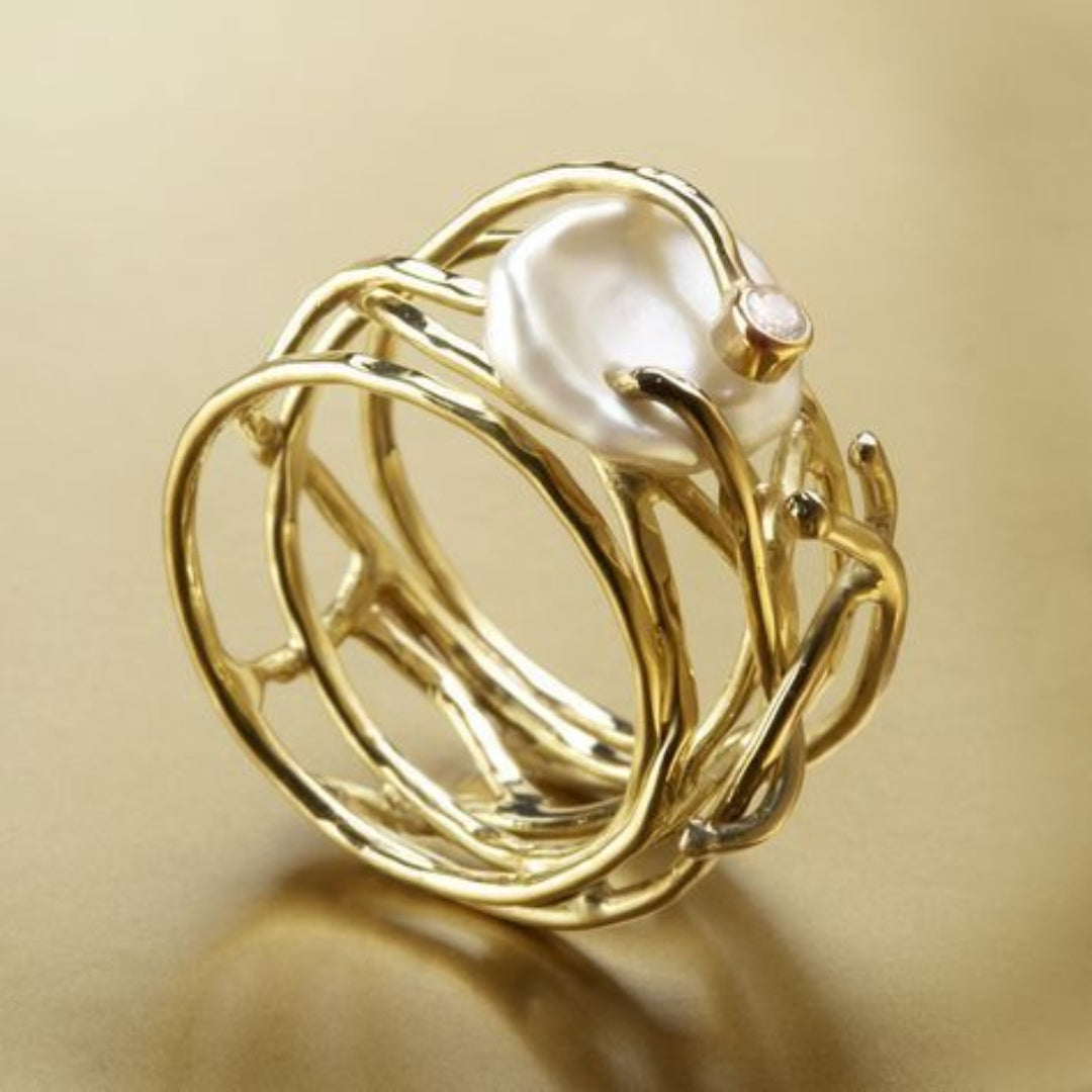 Anillo Delicado Dorado con Perla