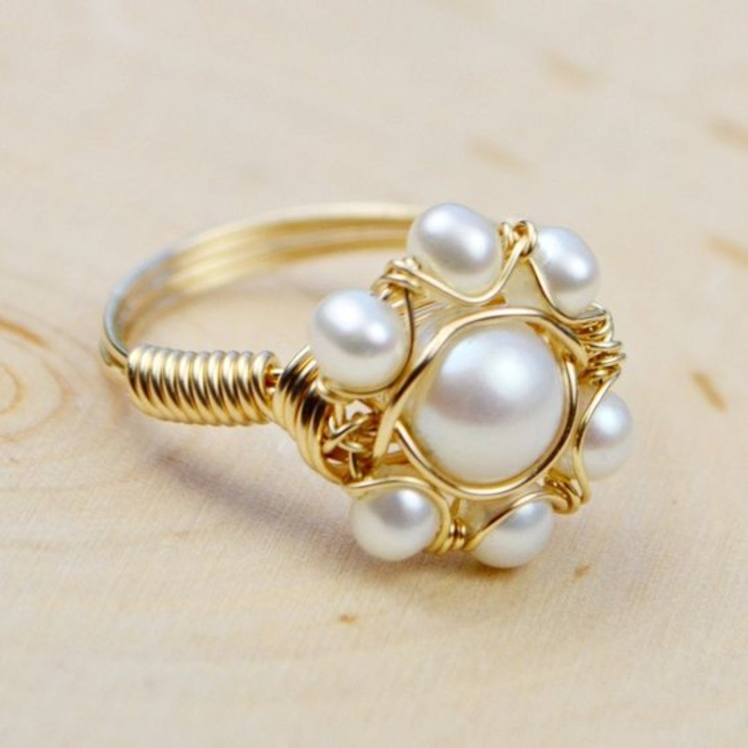Anillo Dorado de Perlas Incrustadas Vintage
