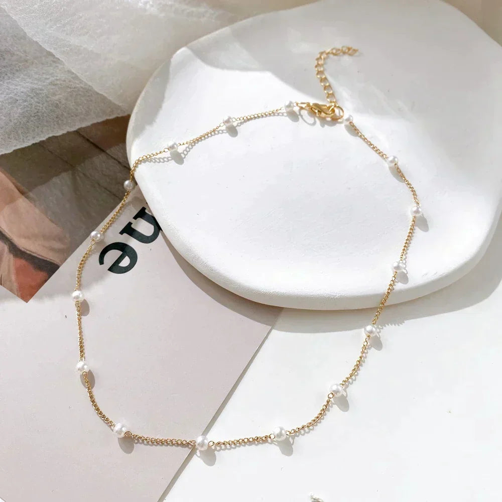 Collar pequeño de perlas en oro