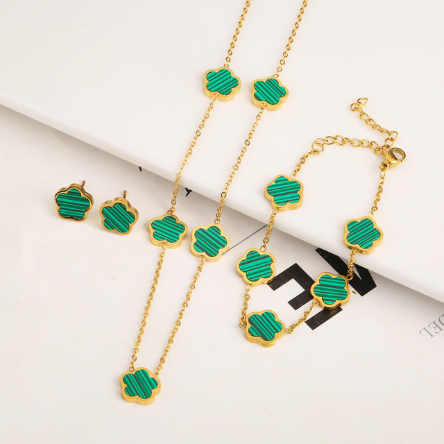 Conjunto de piezas con forma de árboles