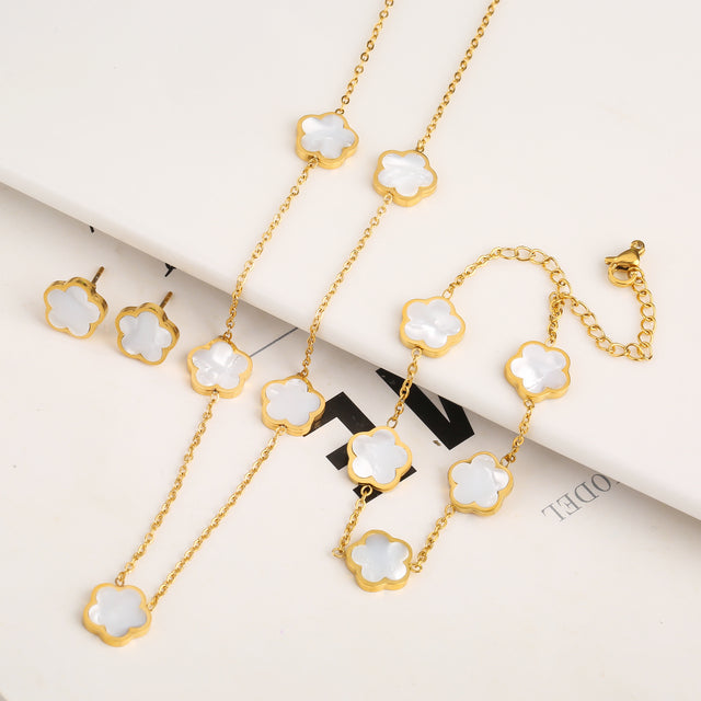Conjunto de piezas con forma de árboles