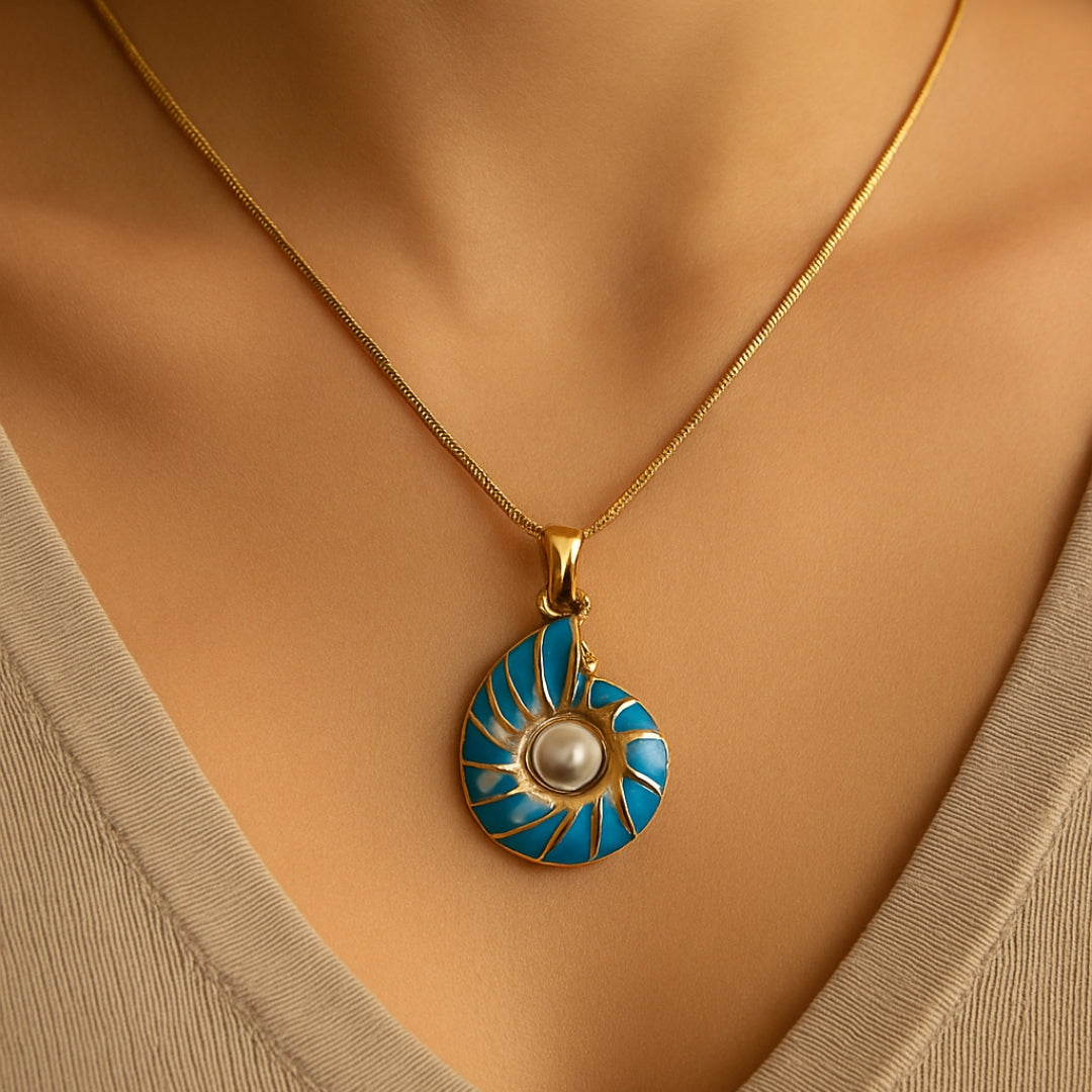 Collar de Concha Azul con Perla